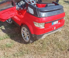 Children's car on batteries