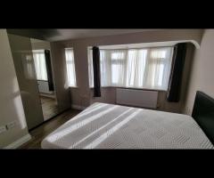 2 Bed Terraced House, Kingsmead Drive, UB5 - 6