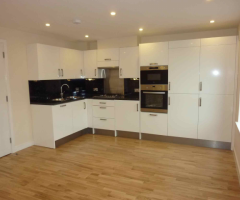 WATFORD, Bushey Arches, Chalk Hill Super top floor apartment