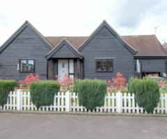 The Barn, New Hall Mews, Bovingdon - 10