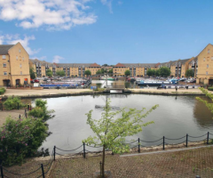 Marina Views - 5 Minute Walk To Train Station