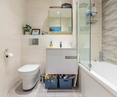Walking distance to train station Kensington House, HH
