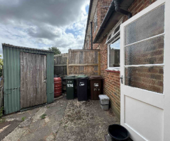 Studio Bungalow with private patio garden, SOUTH OXHEY, Hayling Road - 7