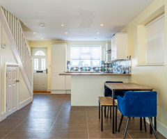 Stunning two bedroom House - 8