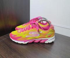 Skechers size 5/38