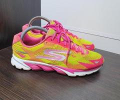 Skechers size 5/38