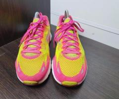 Skechers size 5/38