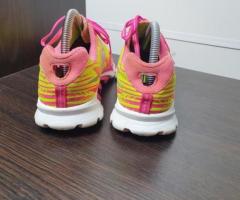 Skechers size 5/38