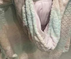 Blanket hoodie for girls