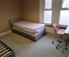 Available for short term up to 6 month rent! Higham road Chesham HP5 - 9
