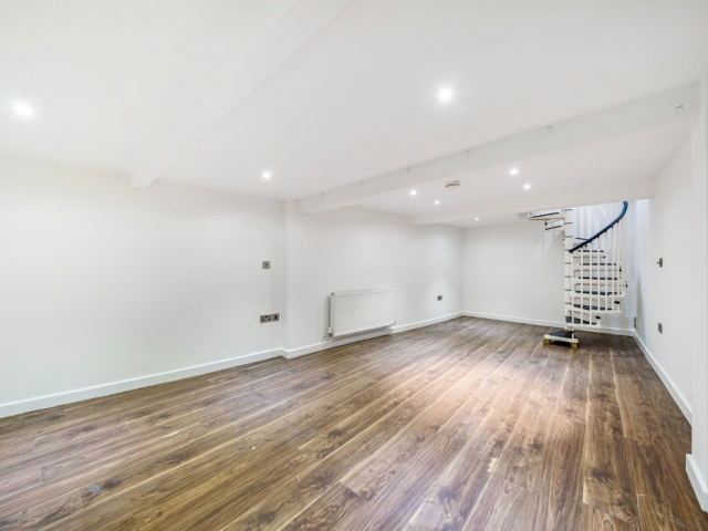 1 Bed Flat + basement, Queens Road, WD17 - 5/7