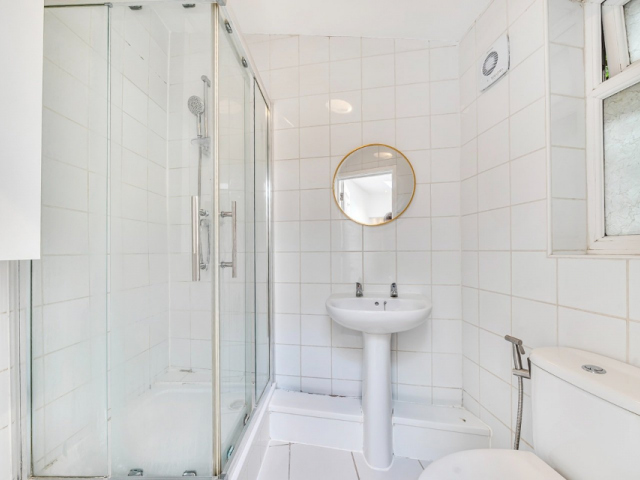 1 Bed Flat + basement, Queens Road, WD17 - 6/7