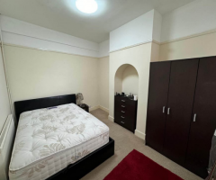 3 bedroom  The Parade, High Street, Watford