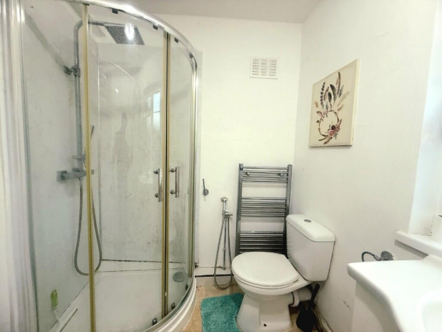 3 bedroom  The Parade, High Street, Watford - 4/7