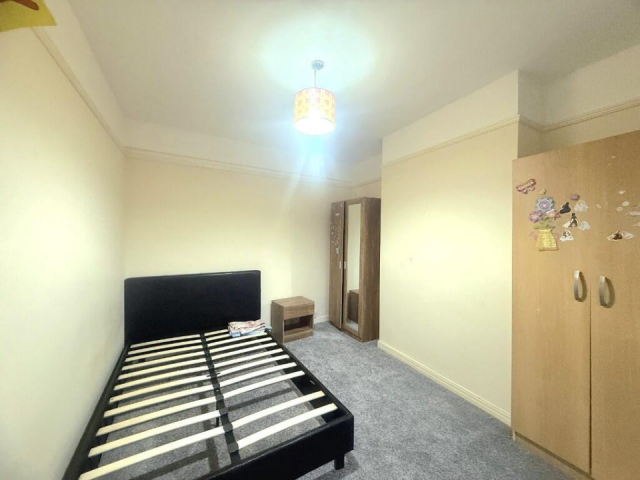 3 bedroom  The Parade, High Street, Watford - 5/7