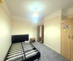 3 bedroom  The Parade, High Street, Watford