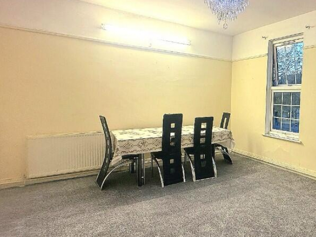 3 bedroom  The Parade, High Street, Watford - 7/7