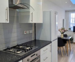 Modern 1-Bedroom Flat 8 Mins to Station