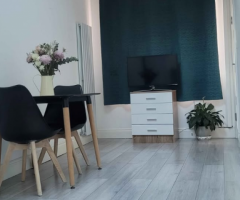 Modern 1-Bedroom Flat 8 Mins to Station