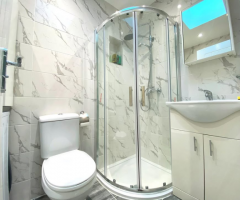 Modern 1-Bedroom Flat 8 Mins to Station - 10