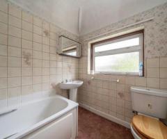3 Bedroom house, Park Road, HP1 - 13